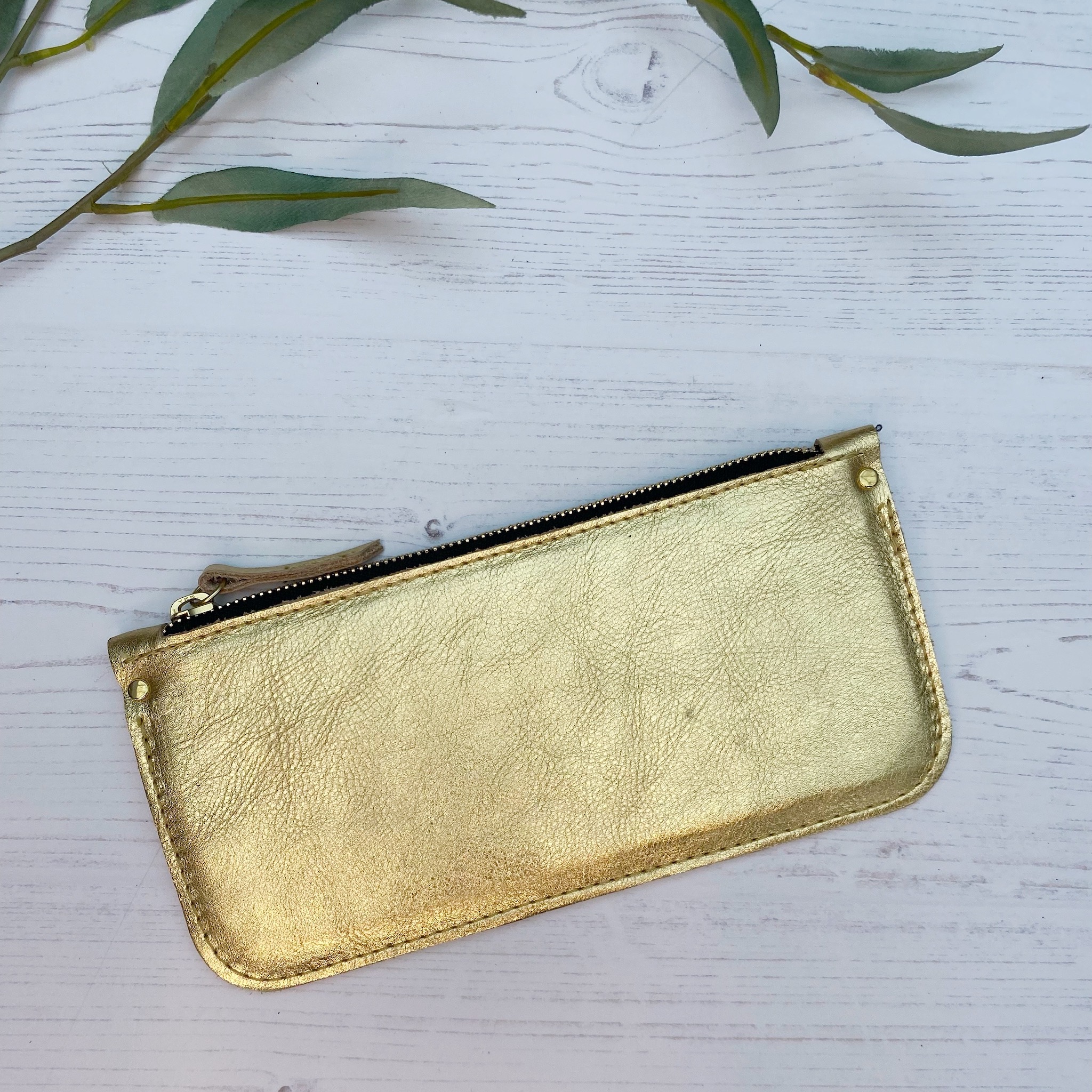 Where To Buy A personalised leather luggage tag singapore?