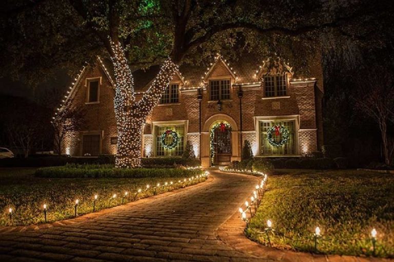 ChristmasLightsForSidewalkAndHouse